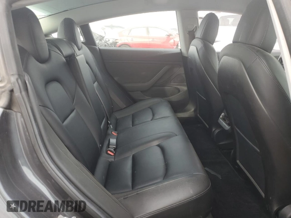 2018 Tesla Model 3 Long Range Battery z VIN 5YJ3E1EB3JF103804, wystawiony jako Copart lot #83752134 z przebiegiem 128 507 mil mil oraz Szkoda całkowita • Salvage title. Historia ofert i sprzedaży dostępna na DreamBid. Obrazek 10.