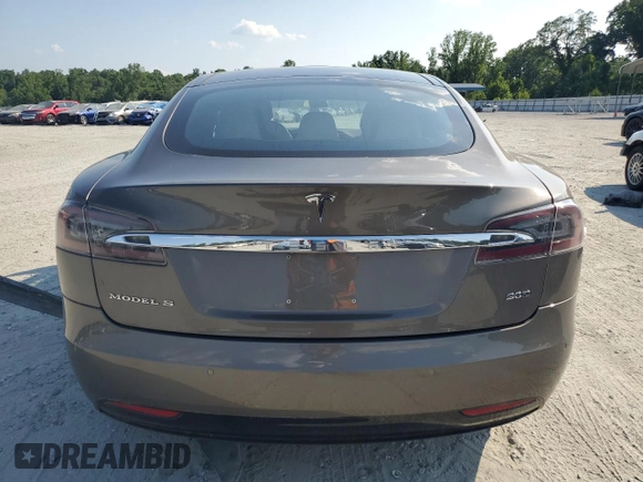 2017 Tesla Model S 100D z VIN 5YJSA1E2XHF173740, wystawiony jako Copart lot #62233125 z przebiegiem 73 932 mil mil oraz Szkoda całkowita • Salvage title. Historia ofert i sprzedaży dostępna na DreamBid. Obrazek 6.