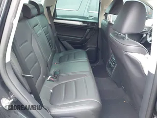 2016 Volkswagen Touareg Sport z VIN WVGEF9BP7GD012373, wystawiony jako IAAI lot #42358266 z przebiegiem 81 827 mil mil oraz . Historia ofert i sprzedaży dostępna na DreamBid. Obrazek 8.