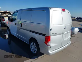 2020 Nissan NV200 S z VIN 3N6CM0KN9LK696801, wystawiony jako IAAI lot #41106619 z przebiegiem 80 786 mil mil oraz . Historia ofert i sprzedaży dostępna na DreamBid. Obrazek 3.