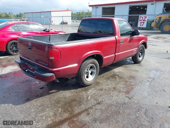 2000 Chevrolet S-10 LS with VIN 1GCCS1444YK167617, listed as a IAAI auction lot 41612272 with 115,900 mi miles. Bid and sale history available at carsss.com. Image 4.