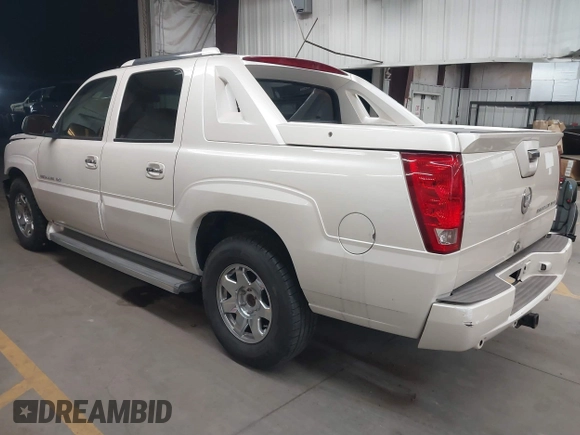 2006 Cadillac Escalade EXT z VIN 3GYEK62NX6G127722, wystawiony jako IAAI lot #41802667 z przebiegiem 127 581 mil mil oraz . Historia ofert i sprzedaży dostępna na DreamBid. Obrazek 3.