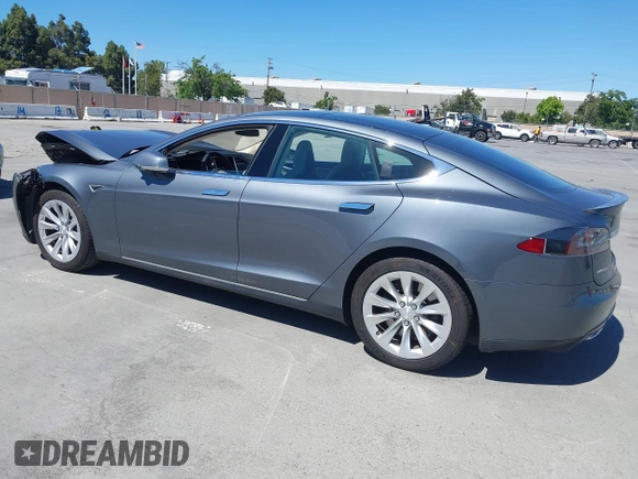2014 Tesla Model S 60 z VIN 5YJSA1H17EFP33910, wystawiony jako IAAI lot #42346934 z przebiegiem Nie podano mil oraz . Historia ofert i sprzedaży dostępna na DreamBid. Obrazek 3.
