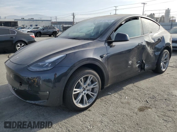 2024 Tesla Model Y Long Range with VIN 7SAYGDEE8RF089456, listed as a Copart auction lot 85521934 with 13,837 mi miles and Salvage title. Bid and sale history available at DreamBid. Image 1.