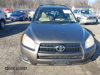 2010 Toyota RAV4 with VIN JTMBF4DV0A5031581, listed as a IAAI auction lot 41714611 with 186,814 mi miles. Bid and sale history available at carsss.com. Image 12.