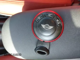 2007 MINI Hardtop S z VIN WMWMF73567TL88079, wystawiony jako IAAI lot #42820770 z przebiegiem Nie podano mil oraz . Historia ofert i sprzedaży dostępna na DreamBid. Obrazek 11.