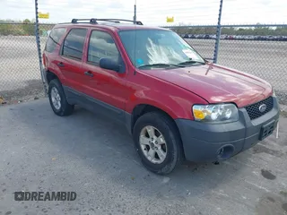 2006 Ford Escape XLT with VIN 1FMYU03116KB57637, listed as a IAAI auction lot 41803899 with 118,945 mi miles. Bid and sale history available at carsss.com. Image 1.