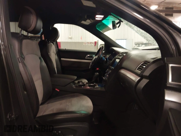 2017 Ford Explorer XLT with VIN 1FM5K8D86HGA22842, listed as a IAAI auction lot 41979924 with 103,486 mi miles and . Bid and sale history available at carsss.com. Image 5.
