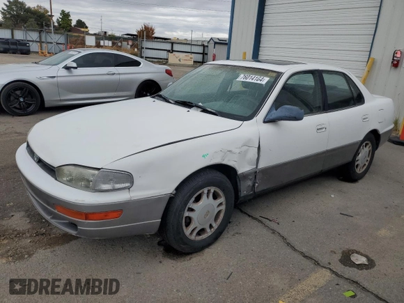 1994 Toyota Camry XLE with VIN JT2GK13E5R0008509, listed as a Copart auction lot 76014164 with 188,427 mi miles and Salvage Title. Bid and sale history available at carsss.com. Image 1.