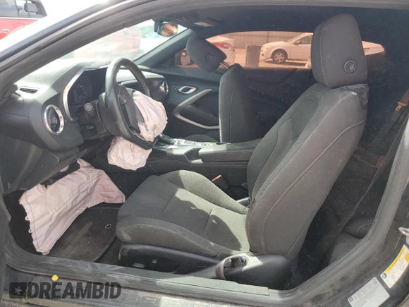 2017 Chevrolet Camaro 1LT z VIN 1G1FB1RX8H0213048, wystawiony jako Copart lot #56724075 z przebiegiem Nie podano mil oraz Szkoda całkowita • Salvage title. Historia ofert i sprzedaży dostępna na DreamBid. Obrazek 7.