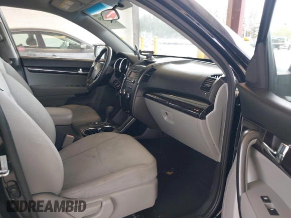 2011 Kia Sorento LX with VIN 5XYKTDA24BG170561, listed as a IAAI auction lot 42011756 with 211,833 mi miles. Bid and sale history available at carsss.com. Image 5.