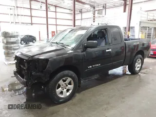 2006 Nissan Titan XE z VIN 1N6AA06B36N561375, wystawiony jako IAAI lot #42055054 z przebiegiem 160 381 mil mil oraz . Historia ofert i sprzedaży dostępna na DreamBid. Obrazek 2.