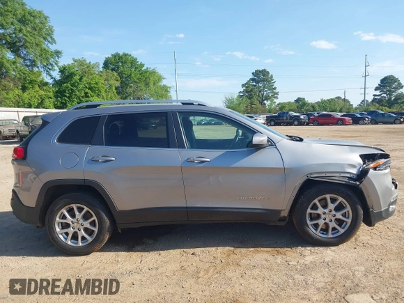 2016 Jeep Cherokee Latitude with VIN 1C4PJMCB3GW231806, listed as a IAAI auction lot 41997517 with 170,188 mi miles and . Bid and sale history available at carsss.com. Image 14.