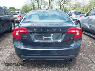 2012 Volvo S60 T5 z VIN YV1622FS2C2033643, wystawiony jako IAAI lot #42133481 z przebiegiem 185 227 mil mil oraz . Historia ofert i sprzedaży dostępna na DreamBid. Obrazek 17.