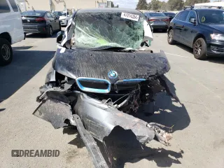 2019 BMW i3 with VIN WBY8P4C59K7D26811, listed as a Copart auction lot 47014304 with 0 mi miles and Salvage Title. Bid and sale history available at carsss.com. Image 5.