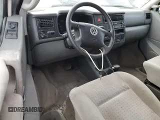 2003 Volkswagen EuroVan MV с VIN WV2NB47083H002700, выставлен на аукционе Copart как лот 76117874 с пробегом 186 942 миль миль и На запчасти • Non repairable. История ставок и продаж доступна на DreamBid. Изображение 8.