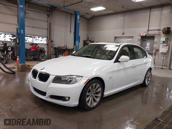 2011 BMW 3 Series 328i z VIN WBAPH5G57BNM82328, wystawiony jako IAAI lot #42130819 z przebiegiem 117 047 mil mil oraz . Historia ofert i sprzedaży dostępna na DreamBid. Obrazek 17.