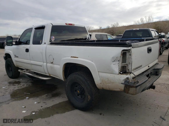 2007 Chevrolet Silverado 2500HD Classic LT3 with VIN 1GCHK29D47E123697, listed as a Copart auction lot 81503044 with 403,199 mi miles and Salvage Title. Bid and sale history available at carsss.com. Image 2.