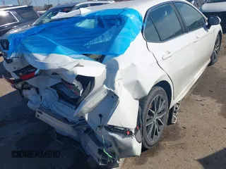 2023 Toyota Camry SE z VIN 4T1G11AK6PU770039, wystawiony jako IAAI lot #41375553 z przebiegiem 46 352 mil mil oraz . Historia ofert i sprzedaży dostępna na DreamBid. Obrazek 6.