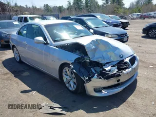 2013 BMW 3 Series 328i z VIN WBADW7C51DE733535, wystawiony jako IAAI lot #42080962 z przebiegiem 55 889 mil mil oraz . Historia ofert i sprzedaży dostępna na DreamBid. Obrazek 1.