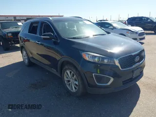 2017 Kia Sorento LX z VIN 5XYPGDA54HG230349, wystawiony jako IAAI lot #42246223 z przebiegiem 173 453 mil mil oraz . Historia ofert i sprzedaży dostępna na DreamBid. Obrazek 1.