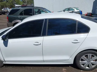 2015 Volkswagen Jetta Sedan 2.0L TDI SEL with VIN 3VWLA7AJ2FM282123, listed as a IAAI auction lot 41887845 with 115,738 mi miles. Bid and sale history available at carsss.com. Image 14.