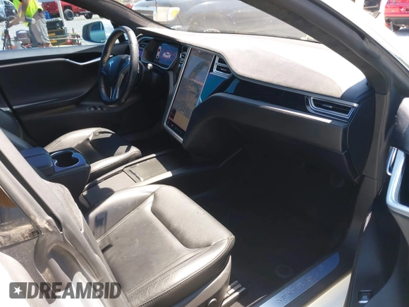 2016 Tesla Model S 90D z VIN 5YJSA1E29GF160332, wystawiony jako IAAI lot #42593749 z przebiegiem 92 702 mil mil oraz . Historia ofert i sprzedaży dostępna na DreamBid. Obrazek 5.