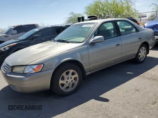 1999 Toyota Camry LE z VIN JT2BF22K4X0202019, wystawiony jako Copart lot #56104335 z przebiegiem 192 643 mil mil oraz Tytuł czysty. Historia ofert i sprzedaży dostępna na DreamBid. Obrazek 1.