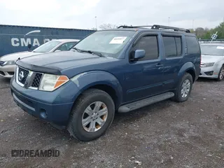 2007 Nissan Pathfinder S z VIN 5N1AR18U17C601154, wystawiony jako IAAI lot #40690847 z przebiegiem 233 307 mil mil oraz . Historia ofert i sprzedaży dostępna na DreamBid. Obrazek 2.