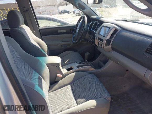 2006 Toyota Tacoma z VIN 5TELU42N56Z232703, wystawiony jako IAAI lot #41689447 z przebiegiem 171 801 mil mil oraz . Historia ofert i sprzedaży dostępna na DreamBid. Obrazek 5.