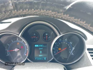 2014 Chevrolet Cruze 1LT z VIN 1G1PC5SB1E7102335, wystawiony jako IAAI lot #42226743 z przebiegiem 236 900 mil mil oraz . Historia ofert i sprzedaży dostępna na DreamBid. Obrazek 7.