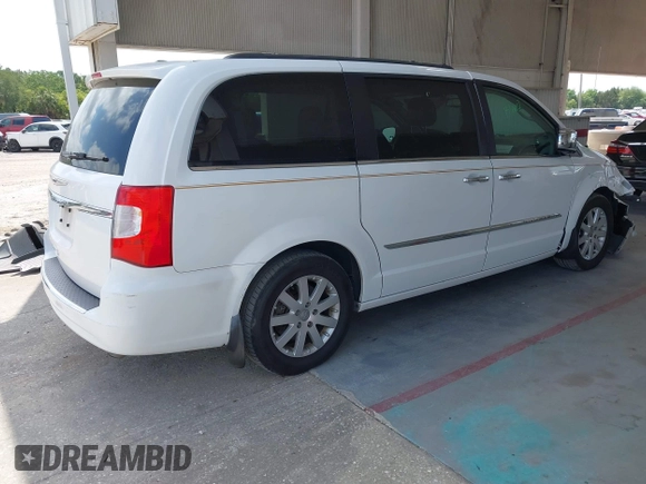 2016 Chrysler Town & Country Touring with VIN 2C4RC1BG5GR149731, listed as a IAAI auction lot 42127879 with 224,631 mi miles. Bid and sale history available at carsss.com. Image 4.