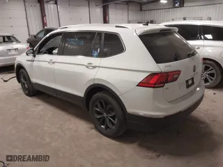 2022 Volkswagen Tiguan SE with VIN 3VV2B7AX0NM037109, listed as a IAAI auction lot 41727503 with 37,637 mi miles. Bid and sale history available at carsss.com. Image 3.