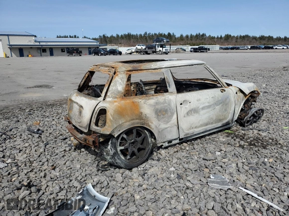 2008 MINI Hardtop S with VIN WMWMF73538TT93340, listed as a Copart auction lot 51499835 with Not Provided miles and Salvage Title. Bid and sale history available at DreamBid. Image 3.