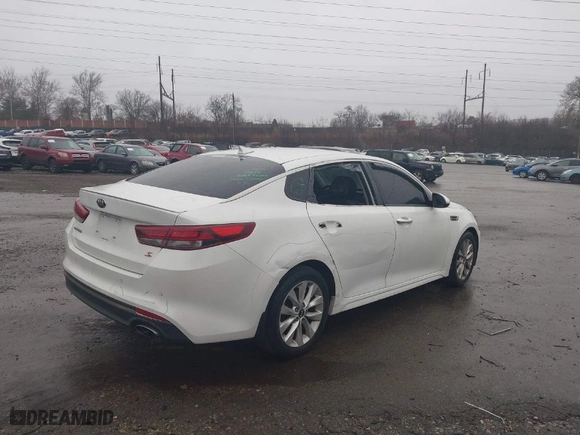 2018 Kia Optima LX with VIN 5XXGT4L32JG210702, listed as a IAAI auction lot 38385799 with 1 mi miles. Bid and sale history available at carsss.com. Image 4.