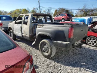 1994 GMC Sierra 1500 z VIN 2GTEK19K9R1551815, wystawiony jako Copart lot #77106604 z przebiegiem Nie podano mil oraz Nie do naprawy • Non repairable. Historia ofert i sprzedaży dostępna na DreamBid. Obrazek 2.