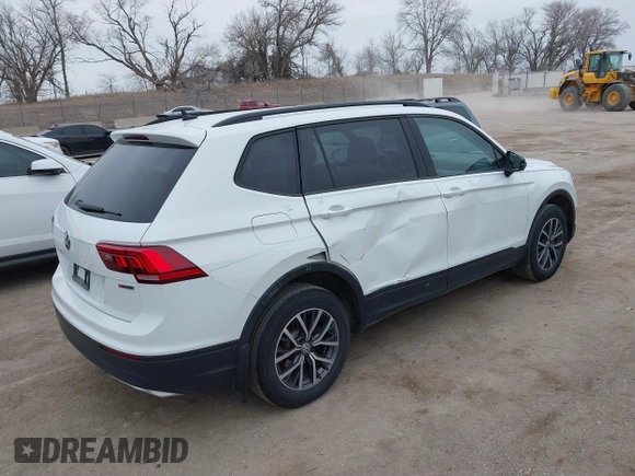 2021 Volkswagen Tiguan S z VIN 3VV0B7AX5MM071469, wystawiony jako IAAI lot #41716496 z przebiegiem 38 213 mil mil oraz . Historia ofert i sprzedaży dostępna na DreamBid. Obrazek 4.