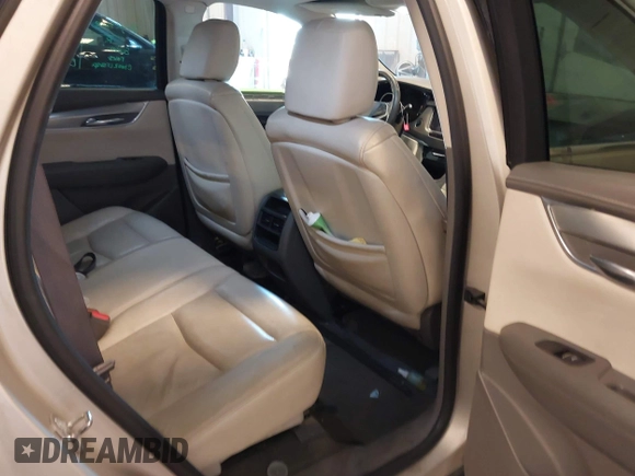 2017 Cadillac XT5 Luxury AWD z VIN 1GYKNDRS1HZ160606, wystawiony jako IAAI lot #41990425 z przebiegiem 130 822 mil mil oraz . Historia ofert i sprzedaży dostępna na DreamBid. Obrazek 8.