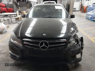 2014 Mercedes-Benz C 250 Sport z VIN WDDGF4HB6EG158079, wystawiony jako IAAI lot #41670460 z przebiegiem 169 214 mil mil oraz . Historia ofert i sprzedaży dostępna na DreamBid. Obrazek 12.