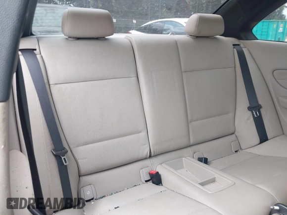 2012 BMW 1 Series 135i z VIN WBAUC9C53CVM12132, wystawiony jako IAAI lot #42532448 z przebiegiem Nie podano mil oraz . Historia ofert i sprzedaży dostępna na DreamBid. Obrazek 8.