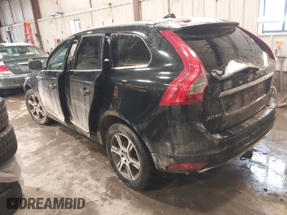 2014 Volvo XC60 R-Design Premier Plus with VIN YV4902DZ7E2537839, listed as a IAAI auction lot 41570128 with 8,858 mi miles and . Bid and sale history available at DreamBid. Image 3.