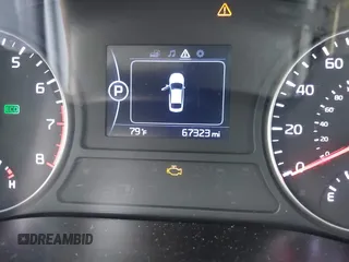 2018 Kia Optima S z VIN 5XXGT4L36JG233495, wystawiony jako IAAI lot #42284838 z przebiegiem 67 323 mil mil oraz . Historia ofert i sprzedaży dostępna na DreamBid. Obrazek 16.