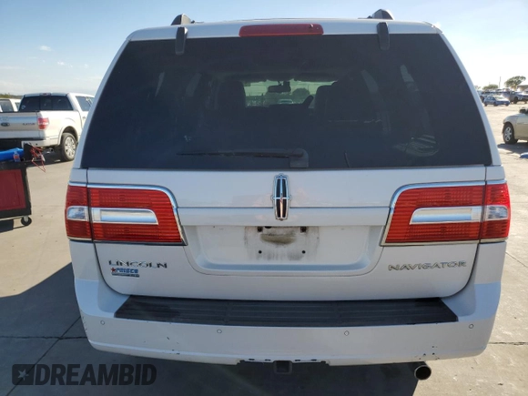 2013 Lincoln Navigator z VIN 5LMJJ2H50DEL08848, wystawiony jako Copart lot #80376764 z przebiegiem 182 163 mil mil oraz Czysty tytuł • Clean title. Historia ofert i sprzedaży dostępna na DreamBid. Obrazek 6.