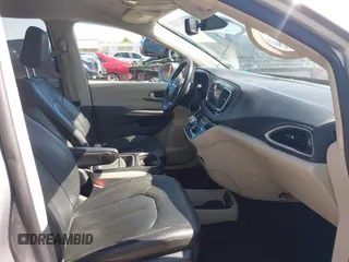 2020 Chrysler Pacifica Touring L with VIN 2C4RC1BG7LR140622, listed as a IAAI auction lot 42090987 with 125,377 mi miles and . Bid and sale history available at DreamBid. Image 5.