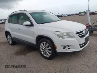 2011 Volkswagen Tiguan SEL w/Premium Navi z VIN WVGAV7AX8BW555798, wystawiony jako IAAI lot #42327196 z przebiegiem 184 315 mil mil oraz . Historia ofert i sprzedaży dostępna na DreamBid. Obrazek 1.