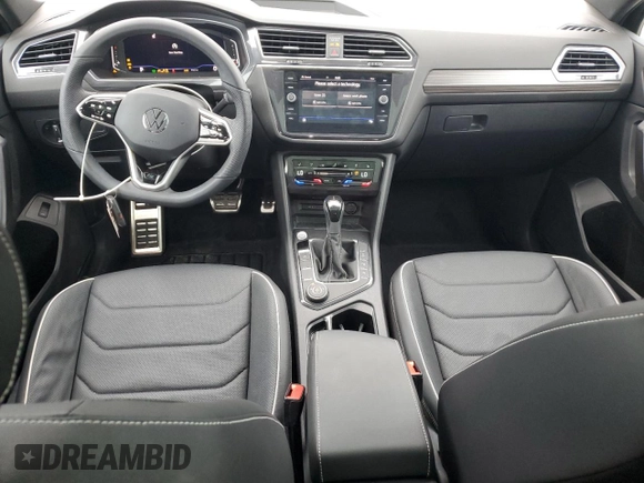 2024 Volkswagen Tiguan SEL R-Line z VIN 3VV4B7AX5RM104673, wystawiony jako Copart lot #56304905 z przebiegiem 9 167 mil mil oraz Czysty tytuł • Clean title. Historia ofert i sprzedaży dostępna na DreamBid. Obrazek 8.