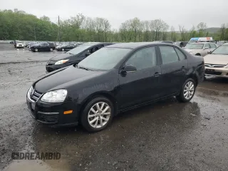 2010 Volkswagen Jetta SE z VIN 3VWRZ7AJ3AM139161, wystawiony jako Copart lot #56410925 z przebiegiem 78 317 mil mil oraz Czysty tytuł • Clean title. Historia ofert i sprzedaży dostępna na DreamBid. Obrazek 1.