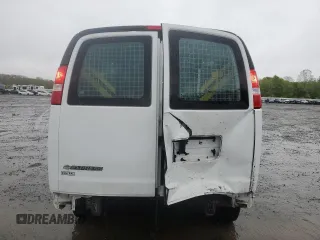 2021 Chevrolet Express Cargo z VIN 1GCWGAF78M1259125, wystawiony jako Copart lot #58451345 z przebiegiem 52 544 mil mil oraz Szkody całkowita. Historia ofert i sprzedaży dostępna na DreamBid. Obrazek 6.