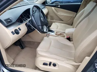 2008 Volkswagen Passat Komfort z VIN WVWAK73C68E061445, wystawiony jako Copart lot #51151354 z przebiegiem 125 198 mil mil oraz Szkoda całkowita • Salvage title. Historia ofert i sprzedaży dostępna na DreamBid. Obrazek 7.