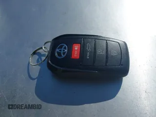 2024 Toyota Highlander XLE z VIN 5TDAAAA53RS008265, wystawiony jako IAAI lot #41626322 z przebiegiem 20 080 mil mil oraz . Historia ofert i sprzedaży dostępna na DreamBid. Obrazek 11.